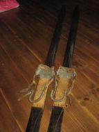 Meget pene gamle ski med lærbindinger ca 215 cm lange En godbit for den rette