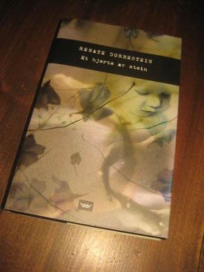 DORRESTEIN RENATE: ET HJERTE AV STEIN 2004