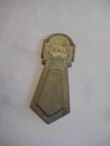 Truleg fangearbeid fra krigs&aring;rene ca 6 cm h&oslash;g Isbj&oslash;rn p&aring; isflak i topp Merka NORGE Spesiell