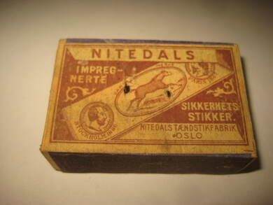 Eldre fyrstikkeske fra Nitedals Dette er eske nr 3 Fra NITEDALS T&AElig;NDSTIKK FABRIK 40 tallet