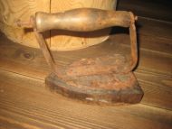 Gammelt og nostalgisk strykejern 1800 tallet