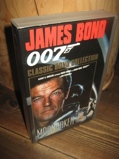 007 MOONRAKER 15 ÅR 126 MIN 1979