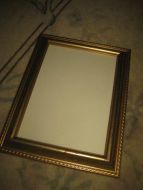 Gammel bilderamme med glass, klar til innramming. Ca. 17*21   cm stor. Dette er ramme nr 33