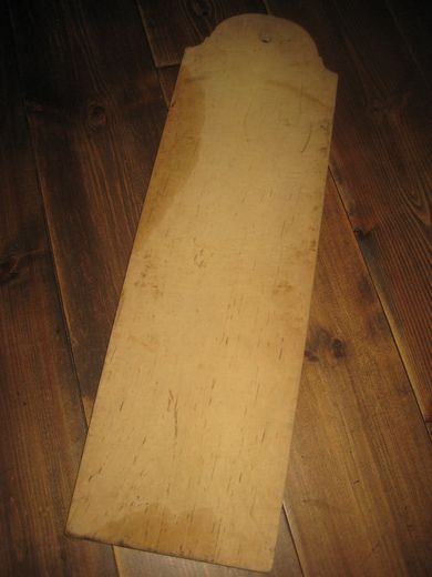 Megastor skjerefjøl ca 70 cm lang 21 cm brei kan henges til pynt på vegg når den ikkje er i bruk 40-50 tallet