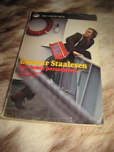 STAALESEN: DEN FEMTE PASSASJEREN Bok nr 142 1978