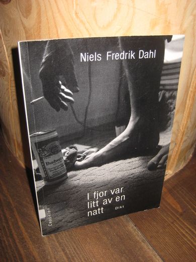 DAHL, NIELS FREDRIK: I fjor var litt av en natt. 1988.