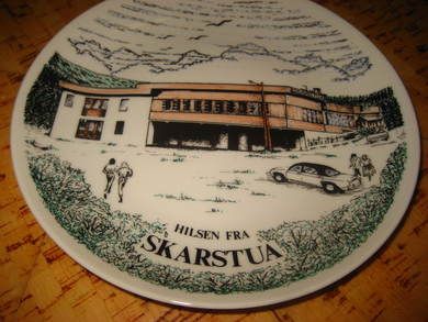 HILSEN FRA SKARSTUA ca 19 cm i diameter