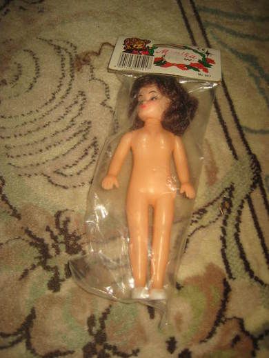 Monika Hekkelpuppe 1949 Western Germany pris kr 2 20 Prislapp heng på EURASIA TOYS NORDERSTEDT WEST GERMANY Ligg i uåpna pakke Nr 521 mørkt hår