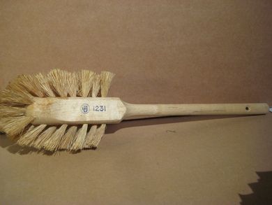 Toalettkost fra 50-60 tallet laga i tre WJ1231