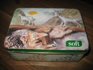 Pen boks med reklame for soft produkter Ca 14*10 cm stor 5 cm høg 80 tallet