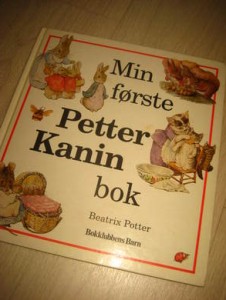 MIN FØRSGTE PETTER KANIN BOK. 1997.