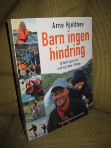 Hjeltnes, Arne: Barn ingen hindring. 16 tøffe turer for små og store i Norge. 2002.