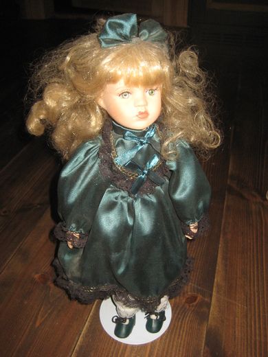 Pen porselensdokke 70-80 tallet