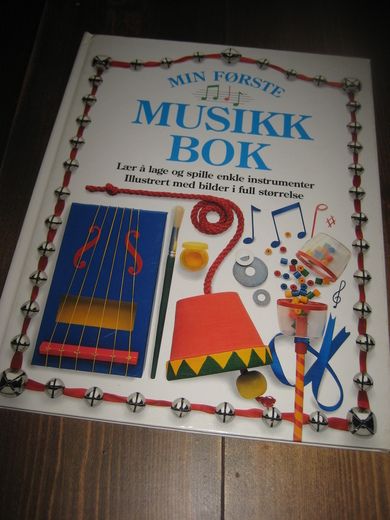 MIN FØRSTE MUSIKK BOK. 1996.