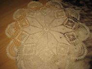 Pen stor rund hekla duk ca 60 cm i diameter