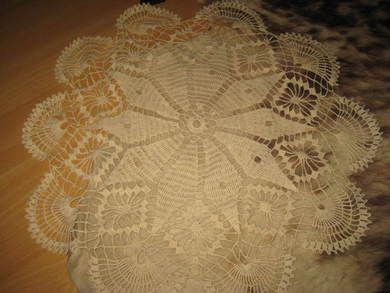 Pen stor rund hekla duk ca 60 cm i diameter