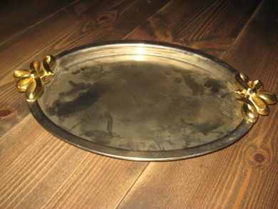 Serveringsfat ovalt med dekorasjon ca 32 cm i diameter