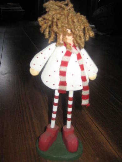 Pen trefigur ca 19 cm høg