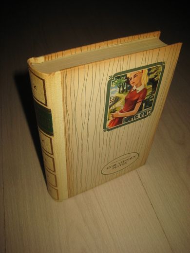 ESSFORLAGENE METALIOUS: EN BY VED NAVN PEYTON 1958