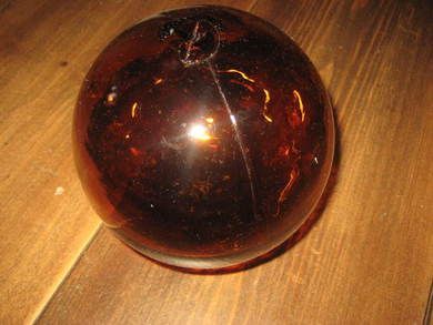 Stor bruk kavlkule Brukt ved garnfiske i gamle dager ca 13 cm i diameter Har ikkje hatt brune kuler tidlegare