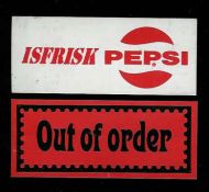 Reklamebrikke for PEPSI med tekst på baksida: Out of order