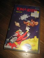 TOM & JERRY. TOM FLYR. 45 MIN. 