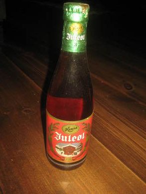 Uåpna flaske med innhold, JULEØL, fra Hansa Bryggeri, Bergen. 1990.