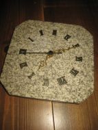 Klokke i marmor, ca 19          *19 cm stor. 