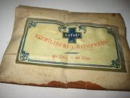 Uåpna pakke STERILISERT KOMPRESSE 40 tallet