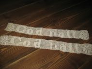 Heimebroderte striper med tekst: GOD NATT 2 stk selges under ett Ca 50 cm lange