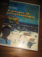 JOHANNESSEN, GEIR: K- GJENGEN OG SKORPIONRINGEN. Lest av Terje Bolling, 3.5 timer, 1999.