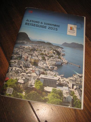 2015, Ålesund og Sunnmøre REISEGUIDE. 