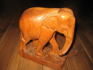 Stor elefant, ca 19 cm høg, 60 tallet. 