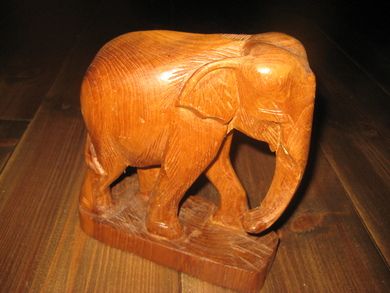 Stor elefant ca 19 cm høg 60 tallet