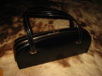 Pen dameveske i skai, 60 tallet, ca 32*13 cm stor. 