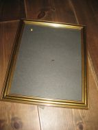 Bilderamme med gullfarge, ca 23*28 cm stor.