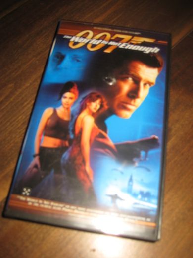 007 THE WORLD I S NOT ENOUGH 1999 15 ÅR 123 MIN