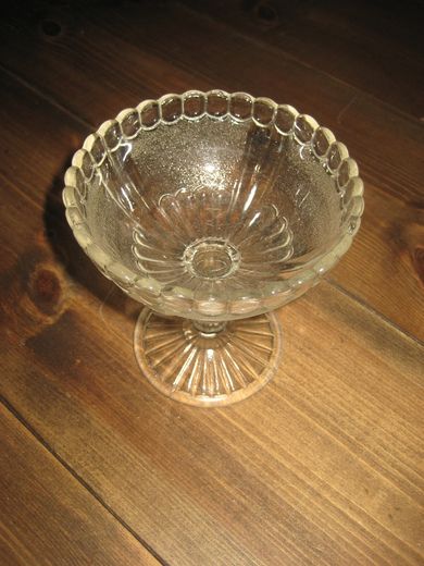 Stettskål i pressglass 40-50 tallet