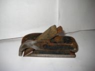 Meget gammel høvel i metall