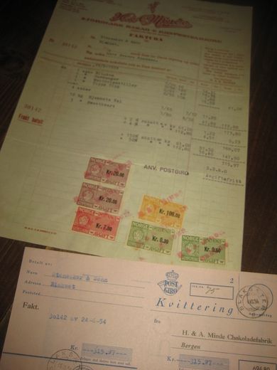 Minde SJOKOLADE - KAKAO & KONFEKTFABRIKK 24 6 1954 med kr 147 90 i stempelmerker