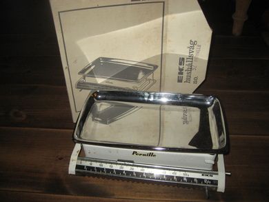Ubrukt husholdningsvekt PERNILLE i originaleske, 1992. 