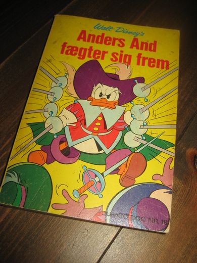 JUMBOBOG NR 18. Anders And fægter sig frem.