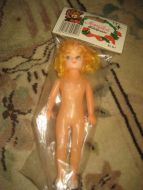 Monika Hekkelpuppe 1949 Western Germany pris kr 2 20 Prislapp heng på EURASIA TOYS NORDERSTEDT WEST GERMANY Ligg i uåpna pakke Nr 521 lyst hår