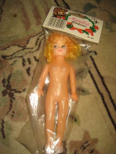 Monika Hekkelpuppe 1949 Western Germany pris kr 2 20 Prislapp heng på EURASIA TOYS NORDERSTEDT WEST GERMANY Ligg i uåpna pakke Nr 521 lyst hår