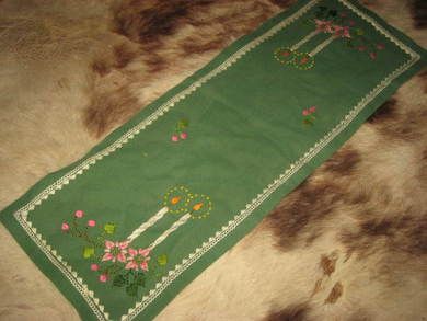 Pen heimebrodert juleduk ca 50*20 cm stor