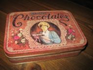 Pen boks med reklame for ASSORTED Chocolates Ca 14*10 cm stor 4 cm høg 80 tallet