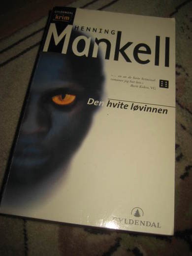 MANKELL: DEN HVITE LØVINNEN. 2001.