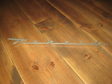 Metallmerke fra bil Record -70 tallet ca 46 cm langt