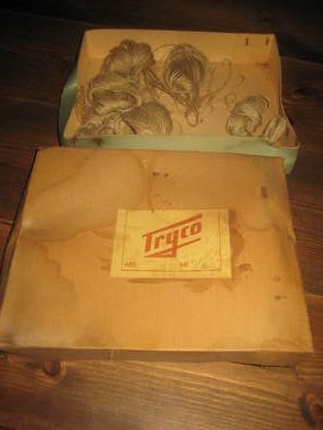 Eske med noe innhold Tryco norskprodusert 30 tallet
