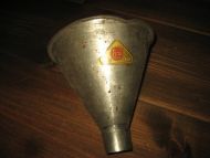 Gammel trakt merka Eva De Ve ca 15 cm høg 50 tallet